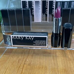 Mary Kay Gel Semi-Matte Lipstick in Crushed Berry